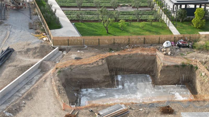 Yeni villa için kazı ve temel hazırlığı